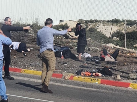 مقتل 3 مستوطنين وإصابة 5 في عملية دهس بالقدس