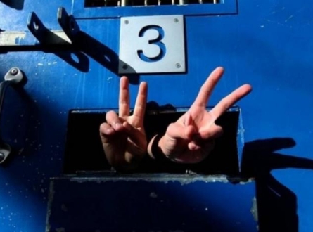 1000 أسير من كافة السجون يبدؤون الإضراب عن الطعام