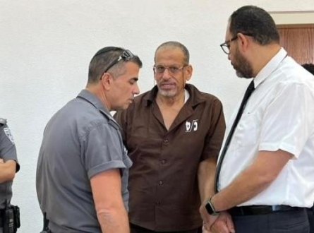 الاحتلال يواصل عزل الشيخ يوسف الباز