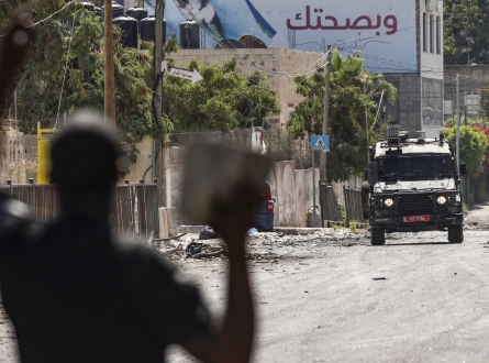 جيش الاحتلال يقتحم جنين ويعتقل 3 شبان بينهم مصابان