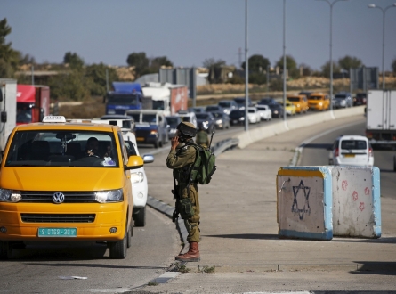 إصابتان باعتداء الاحتلال على حاجز بيت اكسا شمال غرب القدس