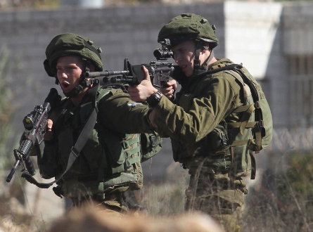 إصابة شاب برصاصة معدنية في عينه بمخيم قلنديا