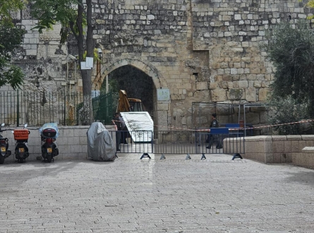 تغيير باب الأسباط -أحد أبرز أبواب المسجد الأقصى-