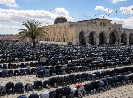 100 ألف مصل في الأقصى رغم القيود!